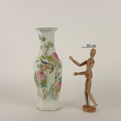 Vase en Porcelaine Chinosie avec Oiseaux et Signature du XXe Siècle