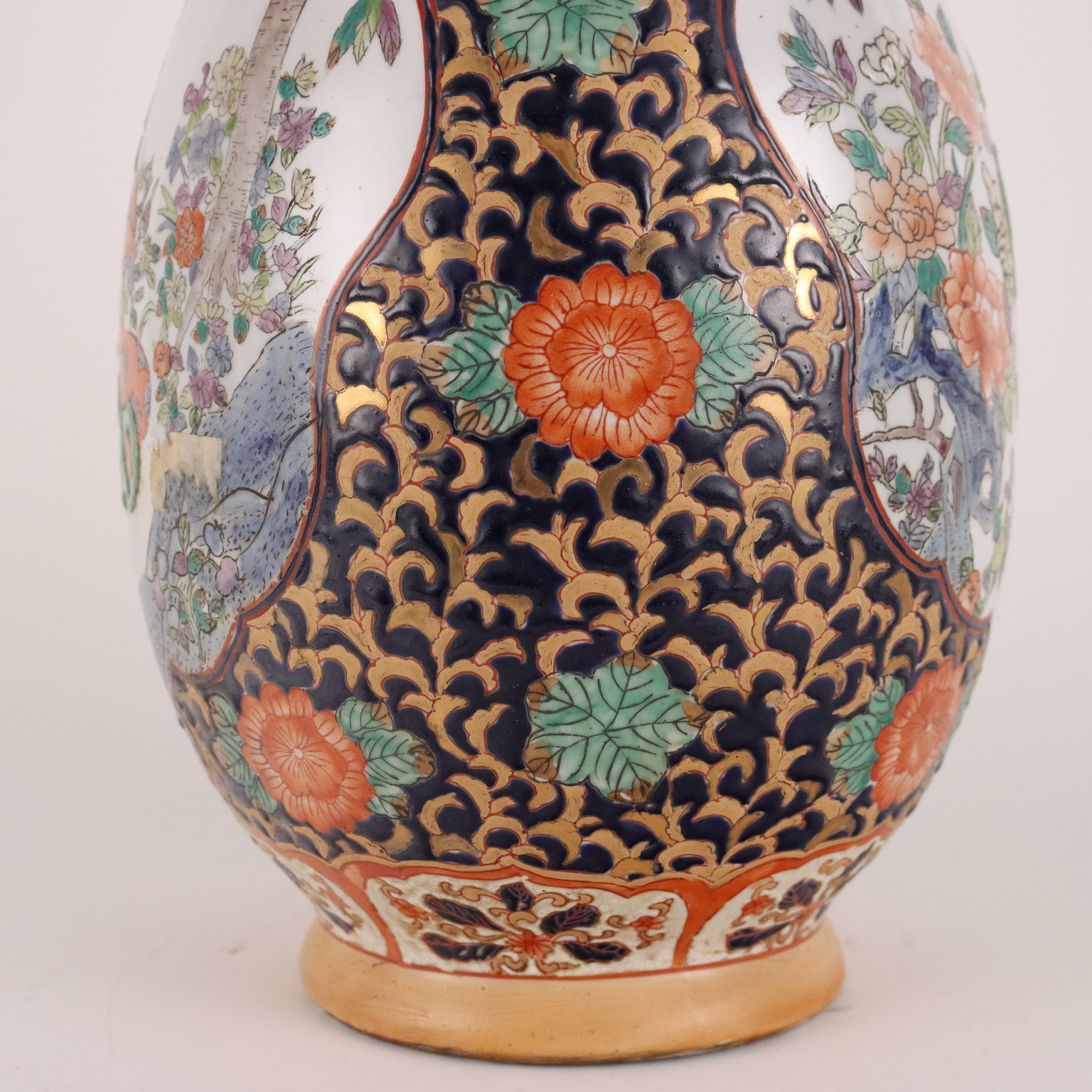 Antique Japanese Imari Porcelain Vase for sale at Pamono