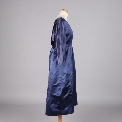 Robe vintage en satin bleu avec sac à main