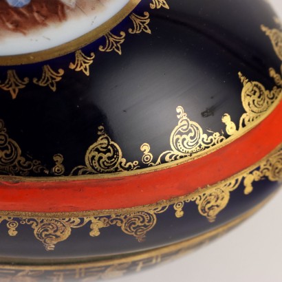 Egg-Shaped Porcelain Box