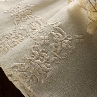 Table cover in mixed linen