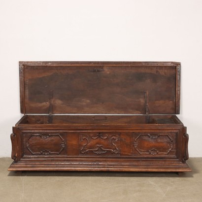 Chest in Baroque Walnut