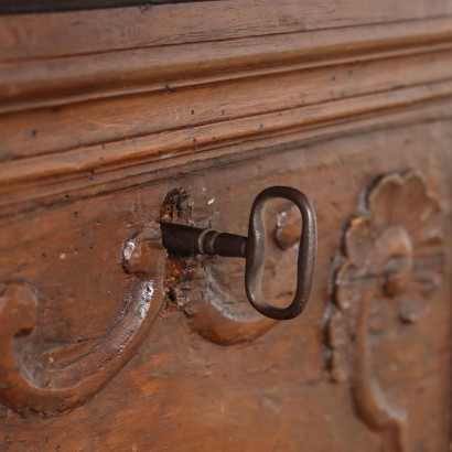 Chest in Baroque Walnut