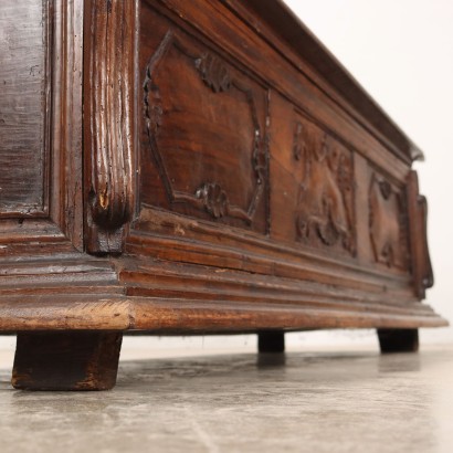 Chest in Baroque Walnut