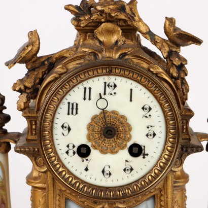 Horloge de comptoir en antimoine doré