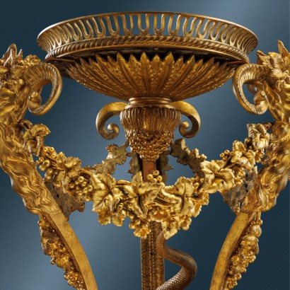 Tréteau en bronze doré avec base en p, Porte-vase tripode