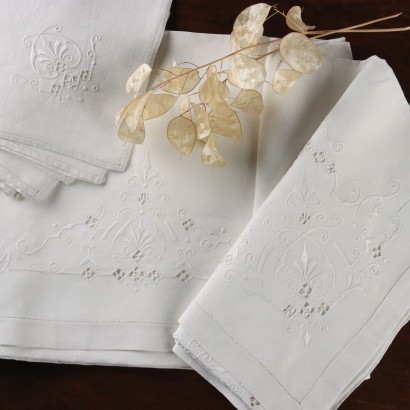 Nappe avec douze serviettes