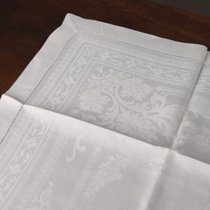 Flanders Tablecloth with 12 Napkins