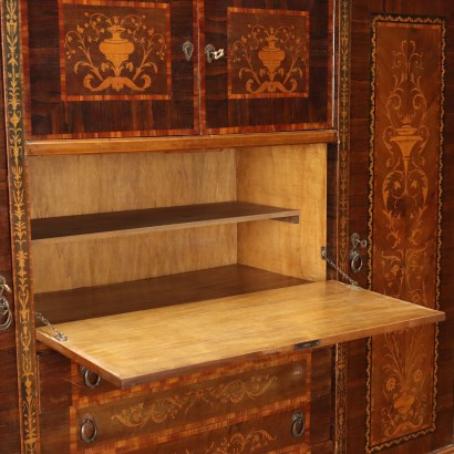 Credenza Intarsiata in Stile Neoclassico