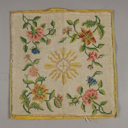 Tapisserie Ancienne en Satin Fleurs Italie 56 x 54 cm