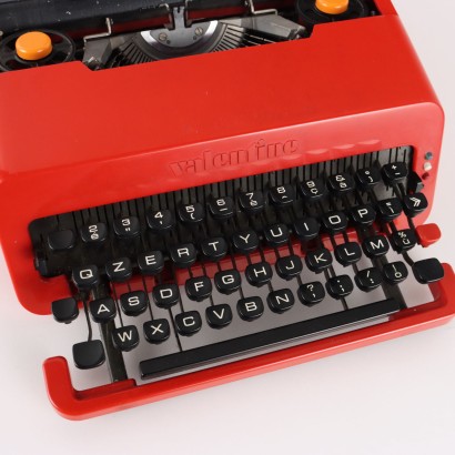 Máquina de escribir Olivetti Valentine, Ettore Sottsass, Ettore Sottsass, Ettore Sottsass, Ettore Sottsass, Ettore Sottsass, Ettore Sottsass, Ettore Sottsass, Ettore Sottsass, Ettore Sottsass, Ettore Sottsass