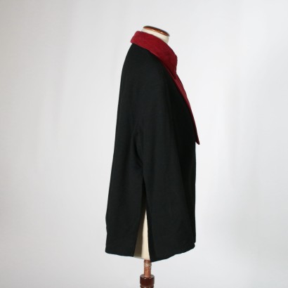 Chaqueta negra vintage con inserciones rojas